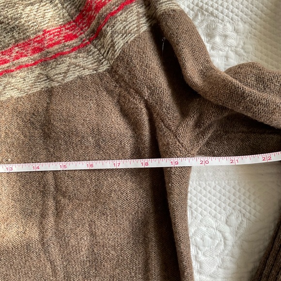 Kenar Medallion Sweater - Picture 5 of 5